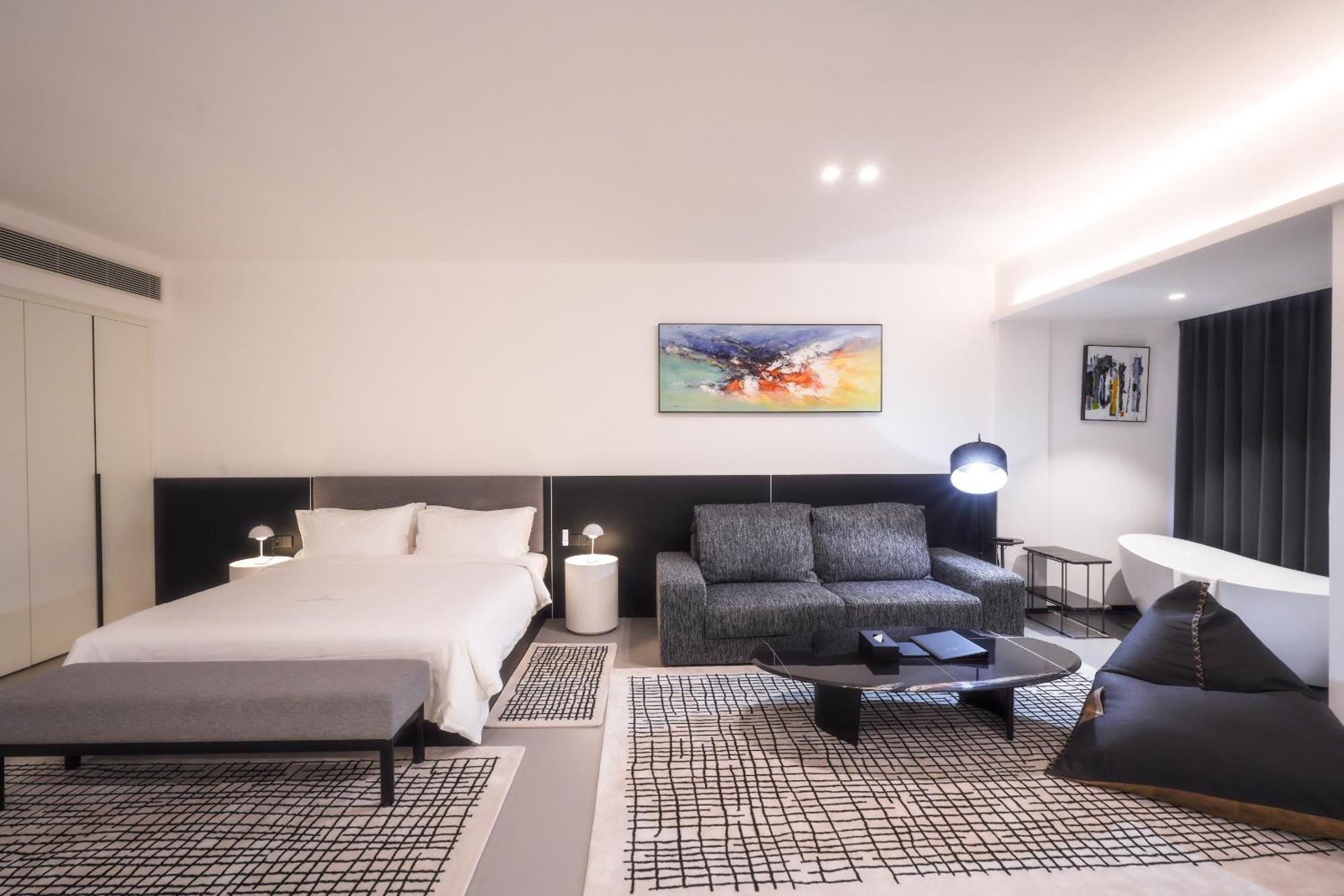 One Riviera Hotel And Residences Ban Souanmone Екстериор снимка