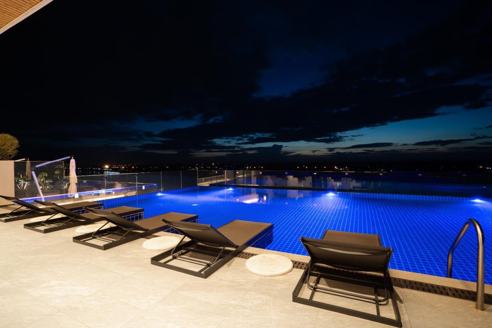 One Riviera Hotel And Residences Ban Souanmone Екстериор снимка