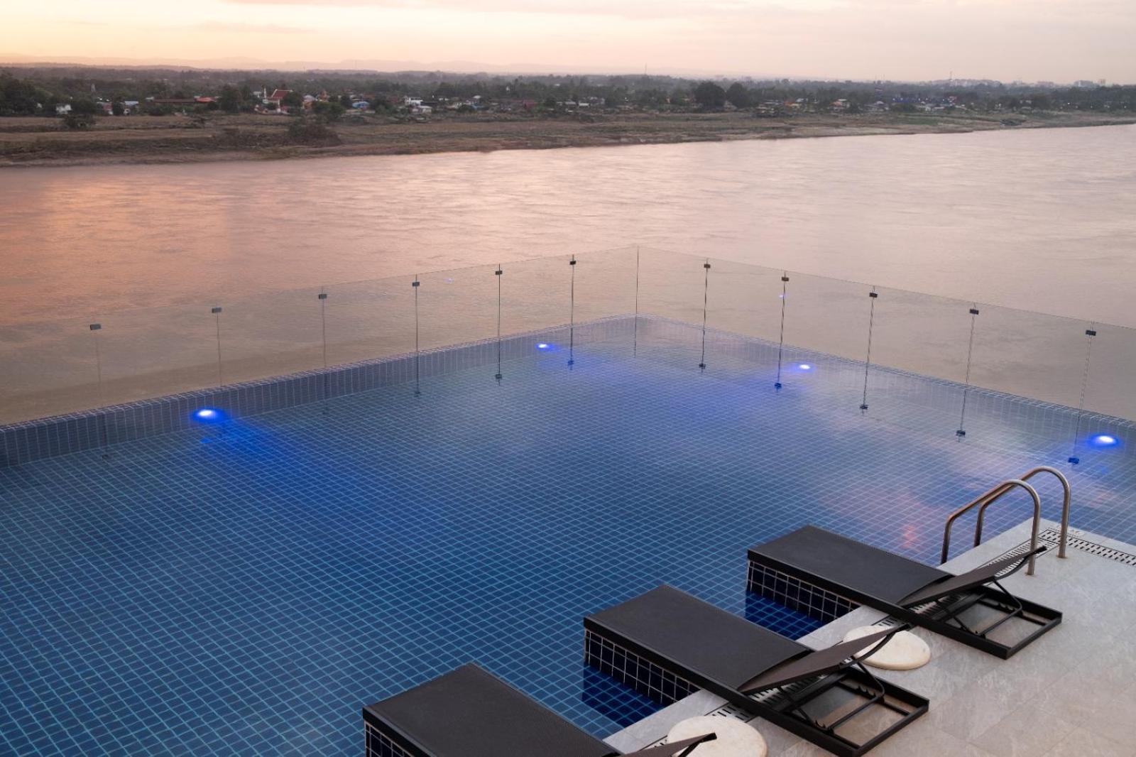 One Riviera Hotel And Residences Ban Souanmone Екстериор снимка