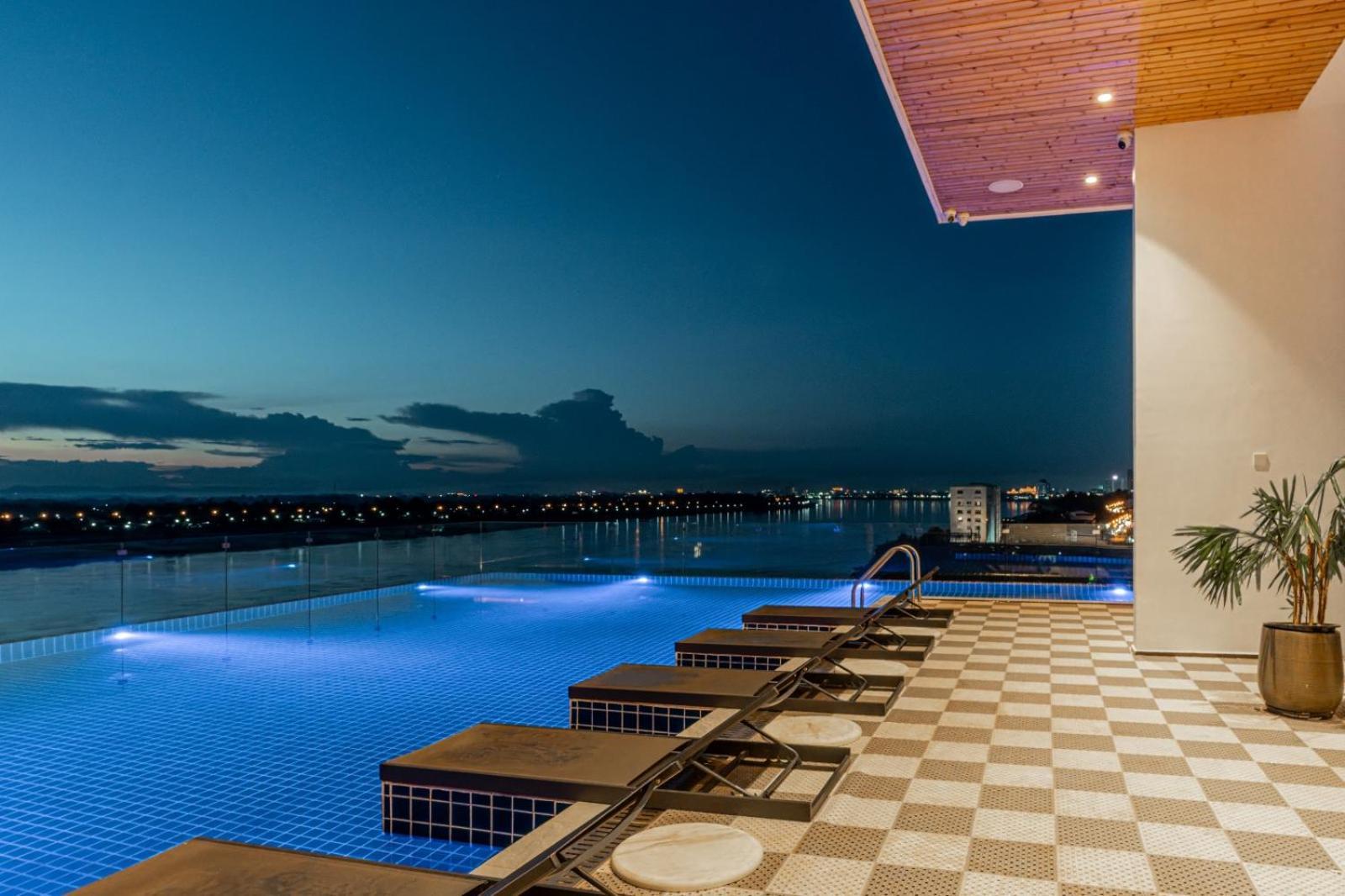 One Riviera Hotel And Residences Ban Souanmone Екстериор снимка