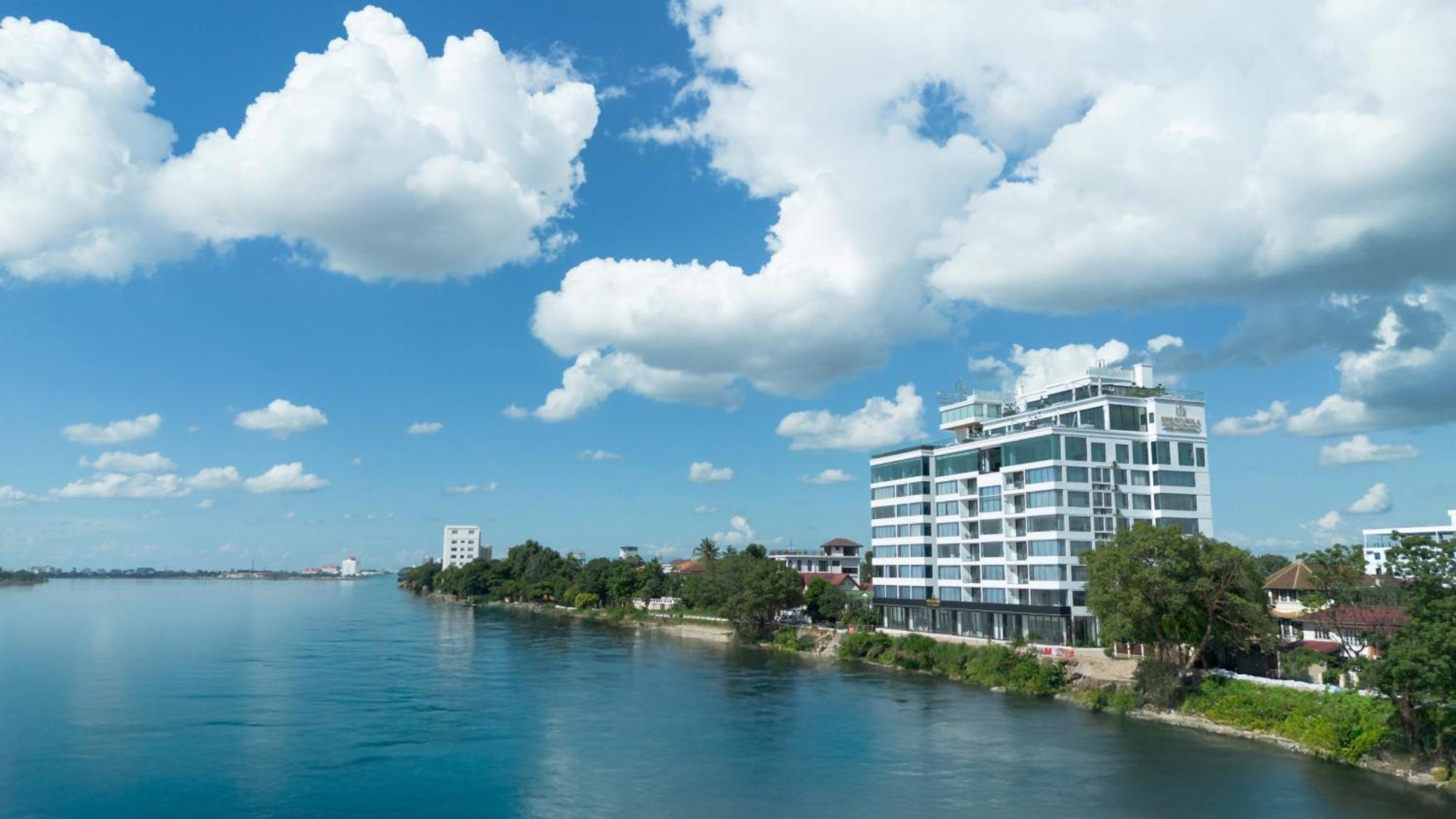 One Riviera Hotel And Residences Ban Souanmone Екстериор снимка